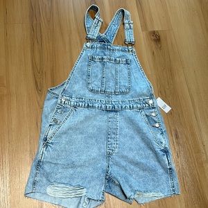 NWT women’s gap medium overalls